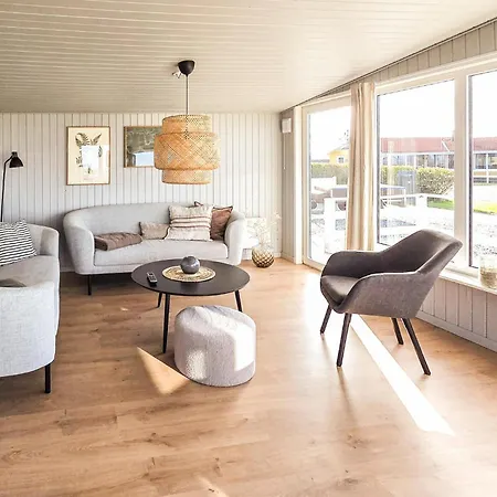 3 Bedroom Awesome In Semesterbostad *