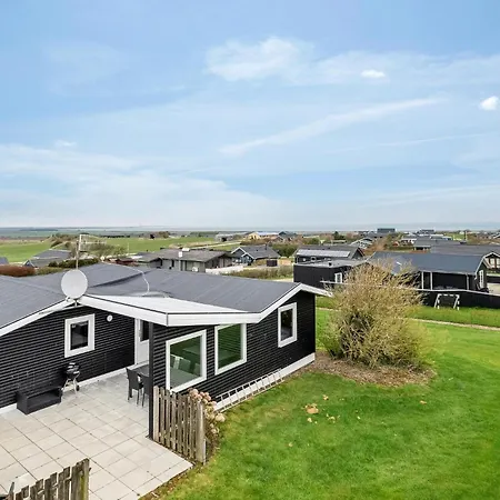 3 Bedroom Awesome In Lemvig