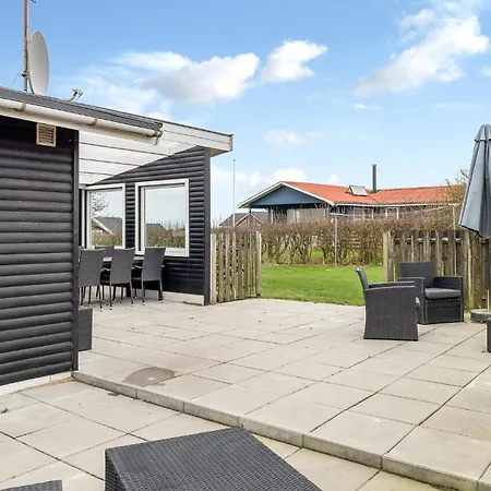 3 Bedroom Awesome In Semesterbostad